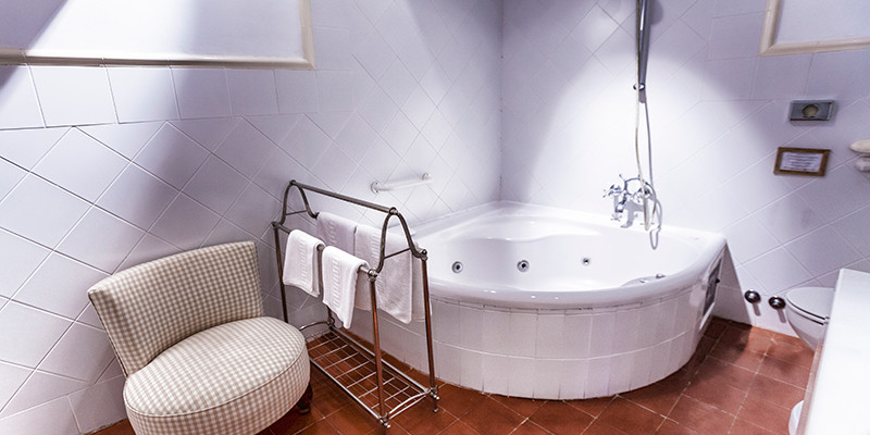 Suite Carlos III. Hotel Salinas de Imón