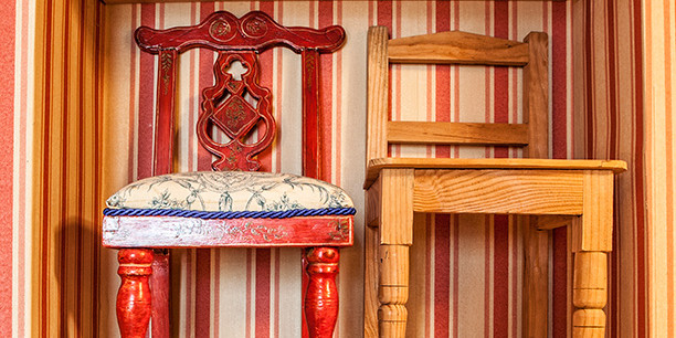 Habitación de las sillas. Hotel Salinas de Imón